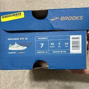 Brooks Adrenaline GTS 22 Women's Shoes - White - size 7m
